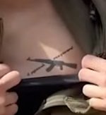 У солдата, взятого ВСУ в плен под Волчанском, татуировка 'Я - русский оккупант'. Этот твит - для тех, кто верит в обманутых мальчиков, идущих защищать русских на Донбассе. Эти подонки прекрасно знают - кто они на самом деле.