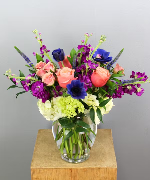 radebaughs's tweet photo. "Tropical Sunrise" is a radiant burst of tropical colors, elegantly showcased in a clear glass vase.💜
Perfect for any occasion, or simply to brighten your space with a touch of the tropics. 🌴☀️

#radebaugh #baltimore #towson #florist #flowers #greenhouse #radebaughflorist https://t.co/GEeytnTvDR