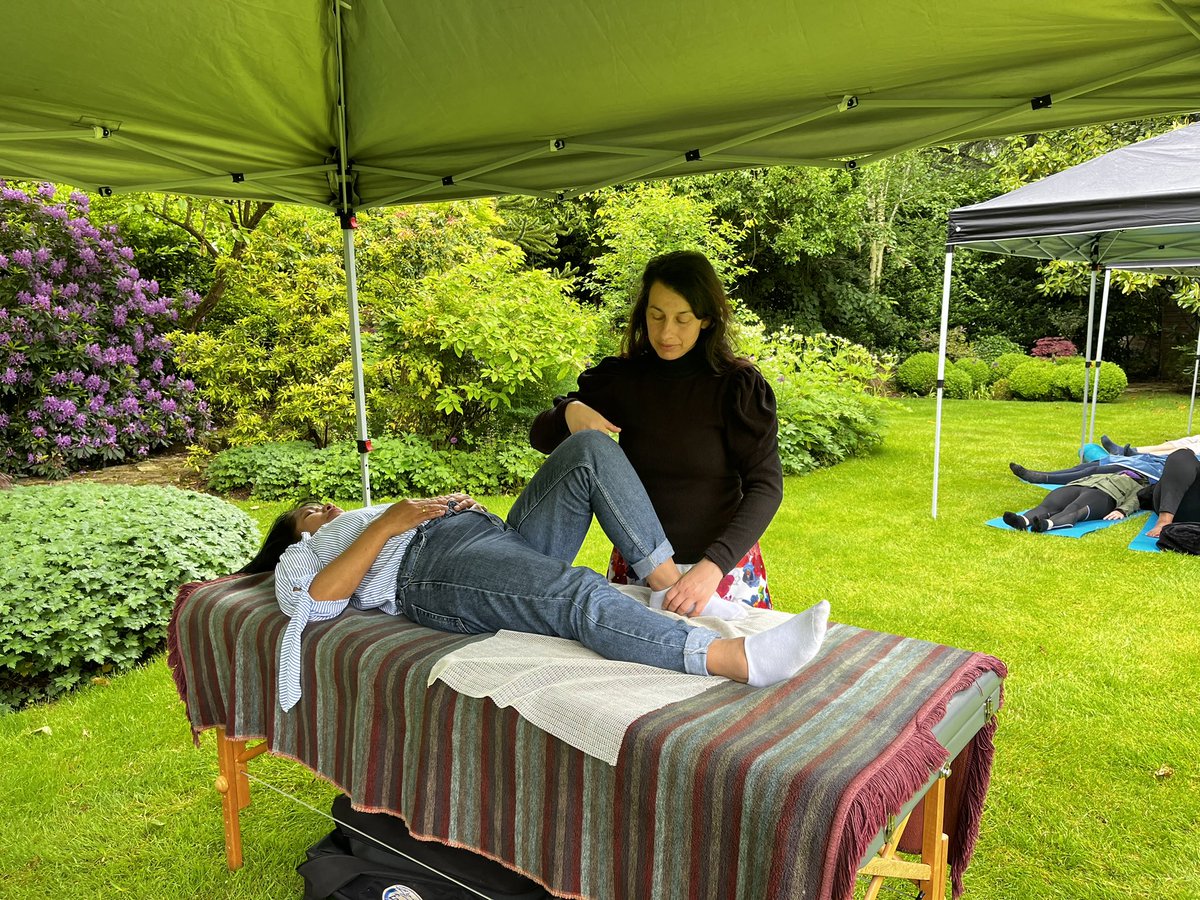 DrEleni's tweet photo. 👉🏻practical exercises for mindful eating &amp; cooking, breathing/relaxation, natural movement &amp; sensory awareness
👌🏻simple techniques that can be used in the working environment &amp; allow us to find inner quiet, relaxation &amp; harmony, despite the demands &amp; noise of the busy hospital https://t.co/XqCmVDkyje