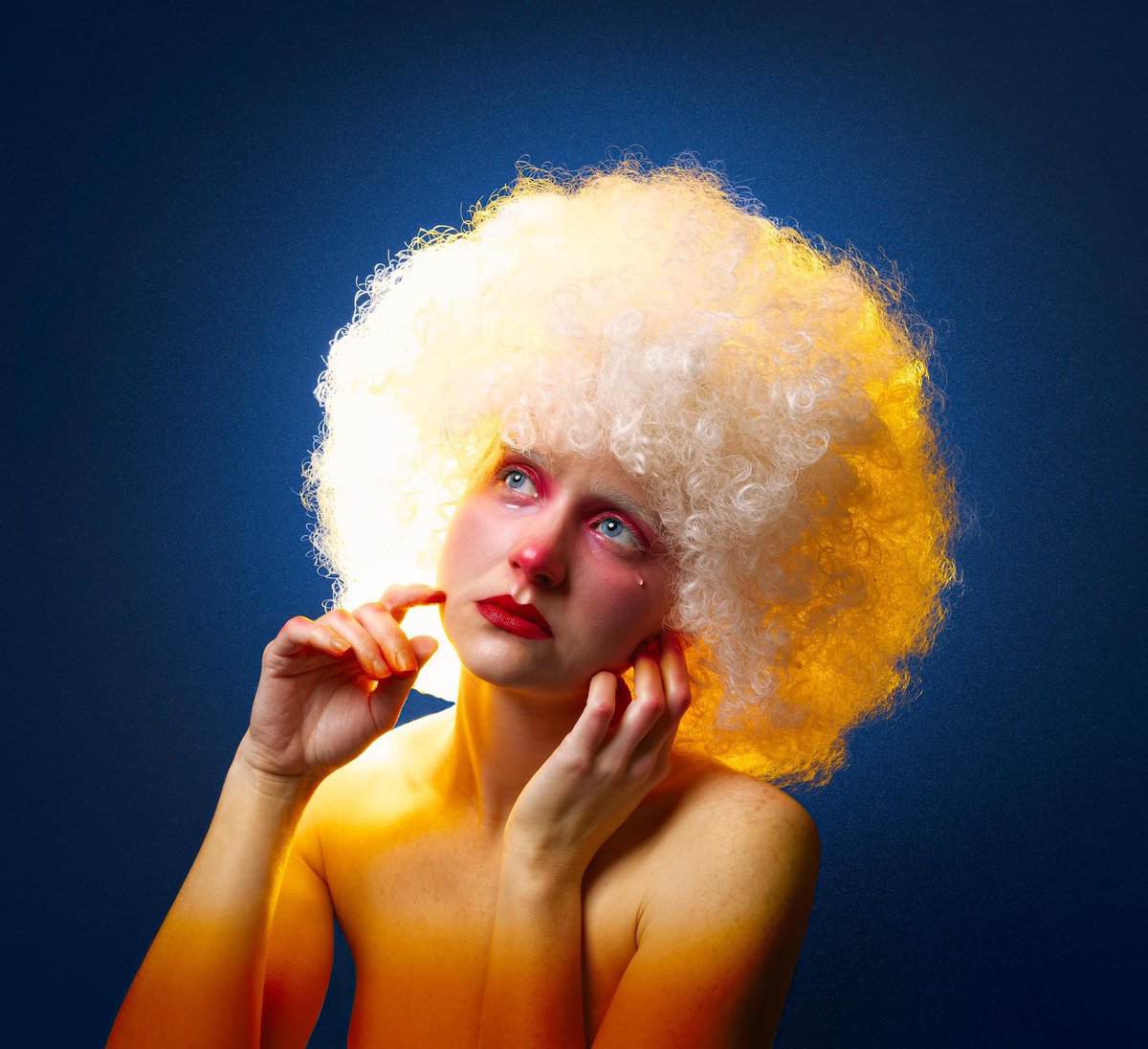 Gm☀️☕️

My most recent work: 

“The Sadness of the Sun”

A writer and poet from India once said: 

“If you cry for the sun at night, your tears won’t let you see the stars.”

I wish you a bright Thursday!✨

#photography #nftarti̇st