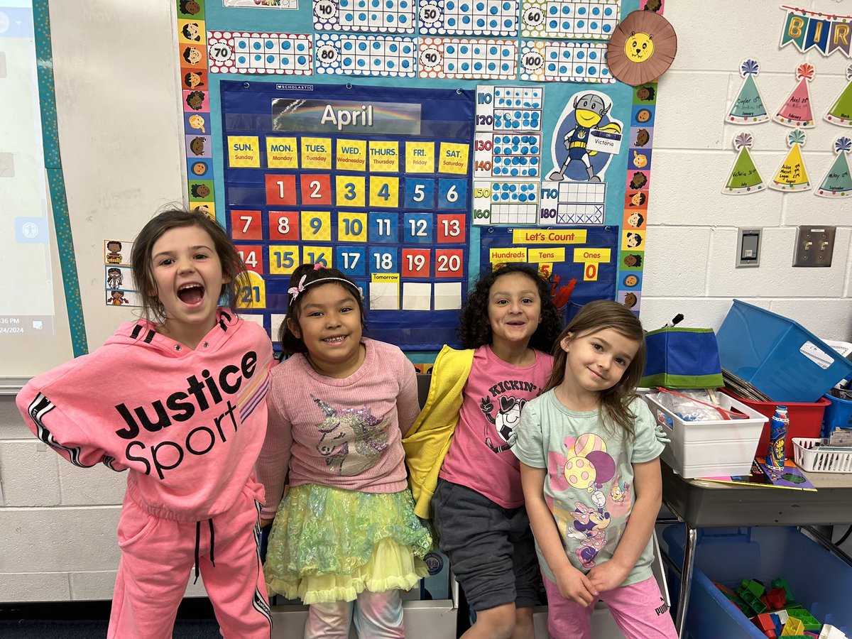 AnneFritz13's tweet photo. @VV_Voyagers ABC Countdown highlights. A - animal, B-bright #kindercrew #enjoytheview https://t.co/B556kBj2ow