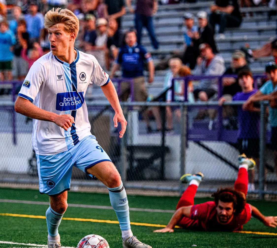 Congratulations to Charlie Sharp (<a href="/c_sharp88/">Charlie Sharp</a>) who made his @mls Debut with <a href="/TorontoFC/">Toronto FC</a>  last night.

Charlie is the 4th Mighty Oak who has seen playing time in the MLS.
Can you name the other 3 (their name and club they played for?)

#AFCAAFamily
#PathToPro
#COYMO

@uslleaguetwo