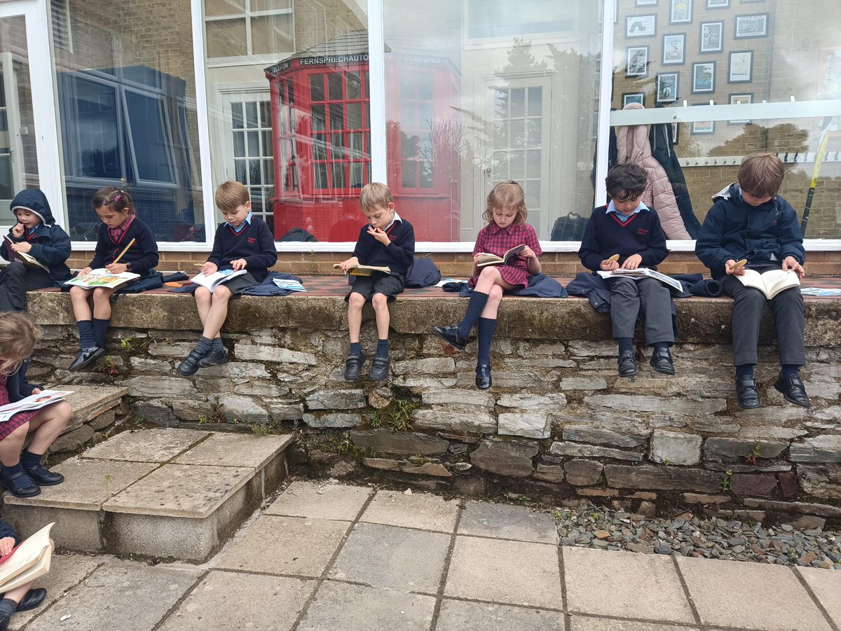 Year 2 roaming readers found a secret garden this week and enjoyed munching on their snack while getting engrossed in a story. #Year2 #Reading