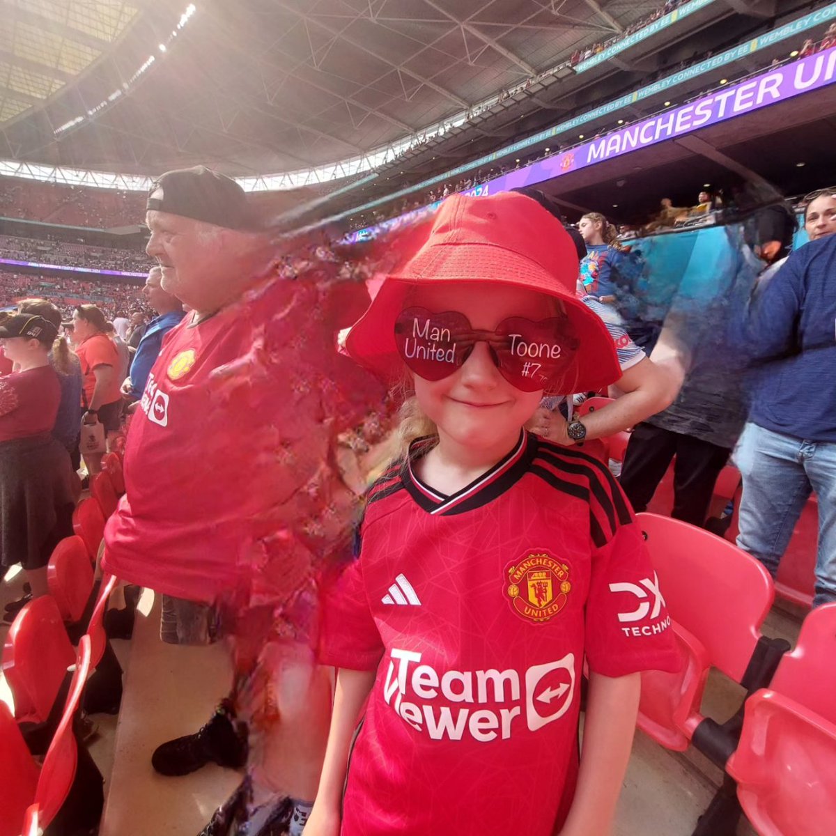 What do we think the chances are of getting this one a photo with her idol this weekend?
<a href="/ManUtdWomen/">Manchester United Women</a> <a href="/katiezelem/">Katie Zelem</a> <a href="/ellatoone99/">Ella Toone</a> <a href="/BBCSport/">BBC Sport</a> #Manutdwomen #ggmu #oldtrafford #ellatoone #sixyearsold #footballmad