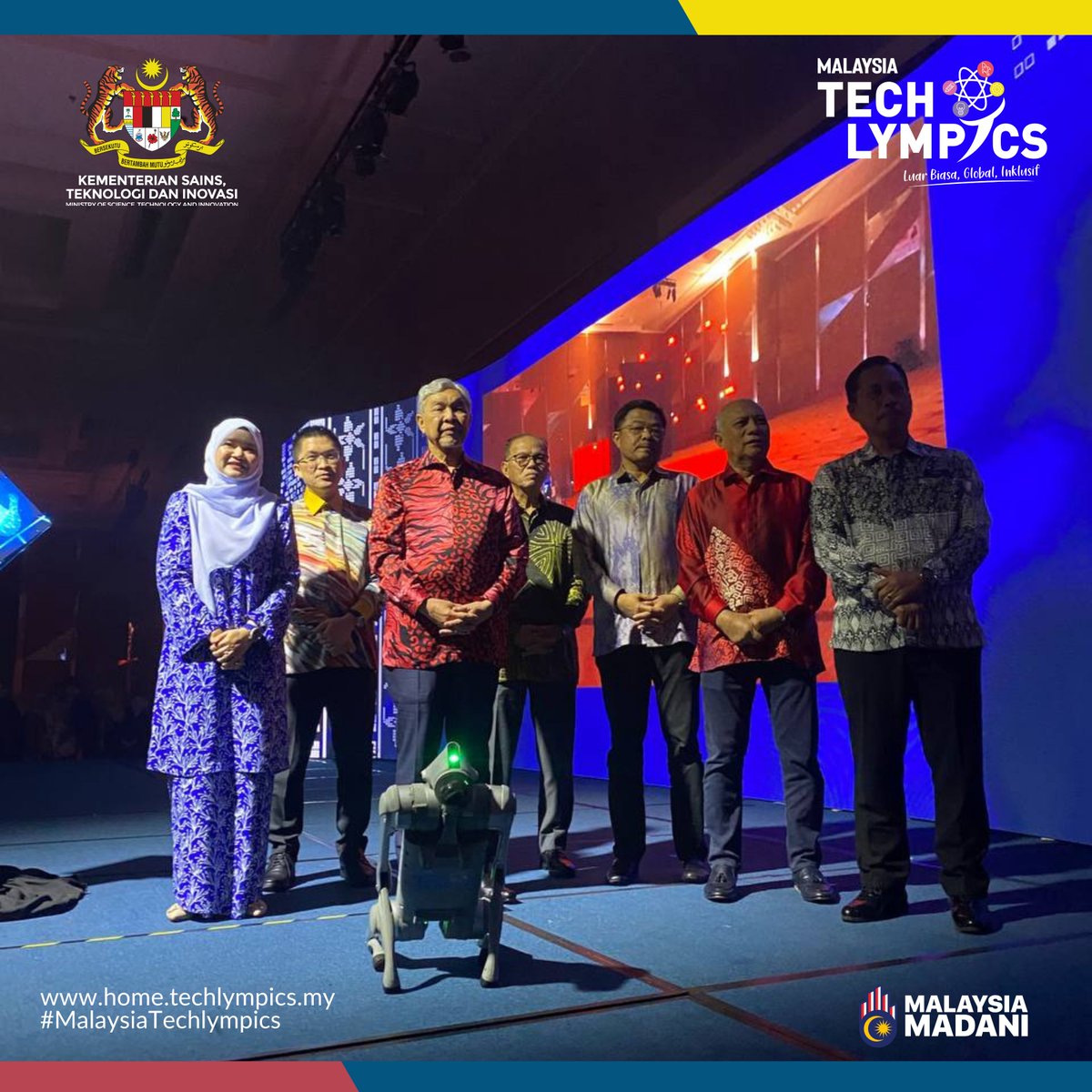 MyTechlympics's tweet photo. Malaysia Techlympics sentiasa menyokong inisiatif-inisiatif Kementerian Pendidikan Malaysia (KPM) dalam melahirkan murid yang celik digital.

"Guru Jauhari Digital, Aspirasi Negara MADANI"

#HariGuru2024 #sambutanhariguruperingkatkebangsaan #luarbiasa #MalaysiaMadani #7terasKPM https://t.co/ZYkstjLxPI