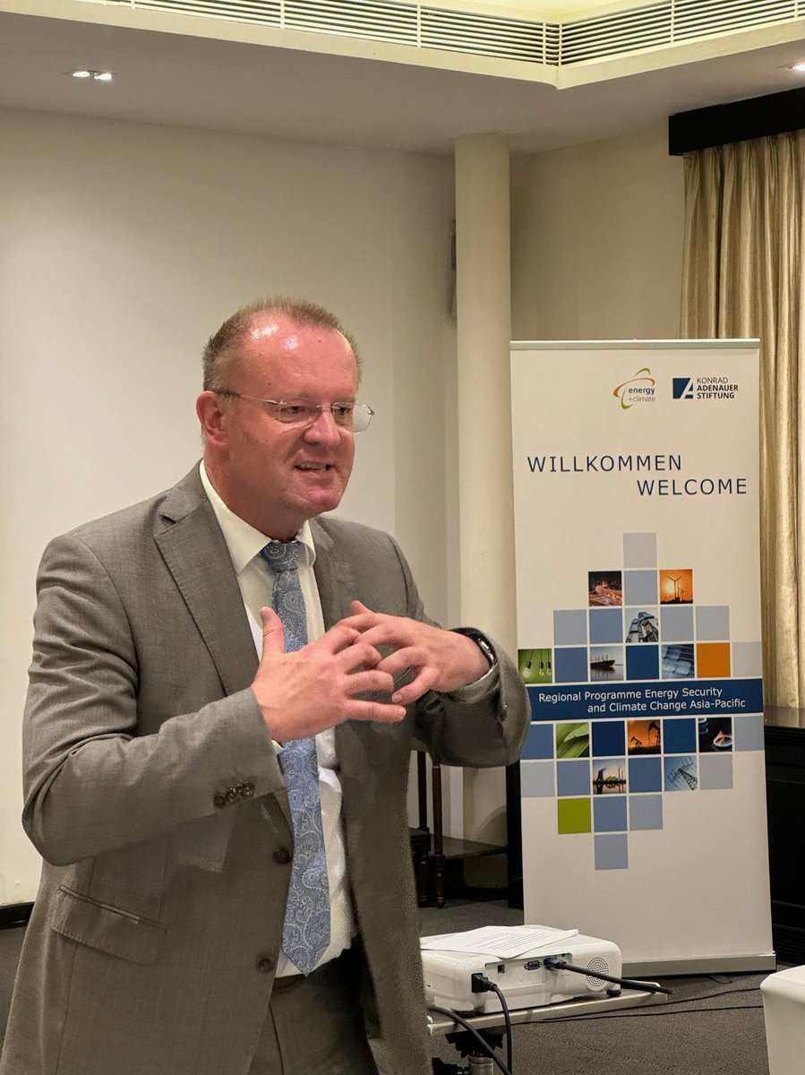 Dr. Peter Hefele, policy director from Wilfried Martens Centre for European Studies, has shared his insightful thoughts on current European affairs.