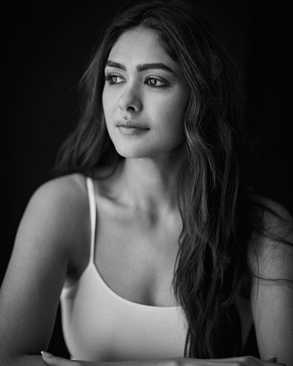 #MrunalThakur 🖤
#IndiaGlitz #Tamilactress #TamilCinema #Kollywood #Actress #TamilCinema #Kollywood #actor #tamilactors