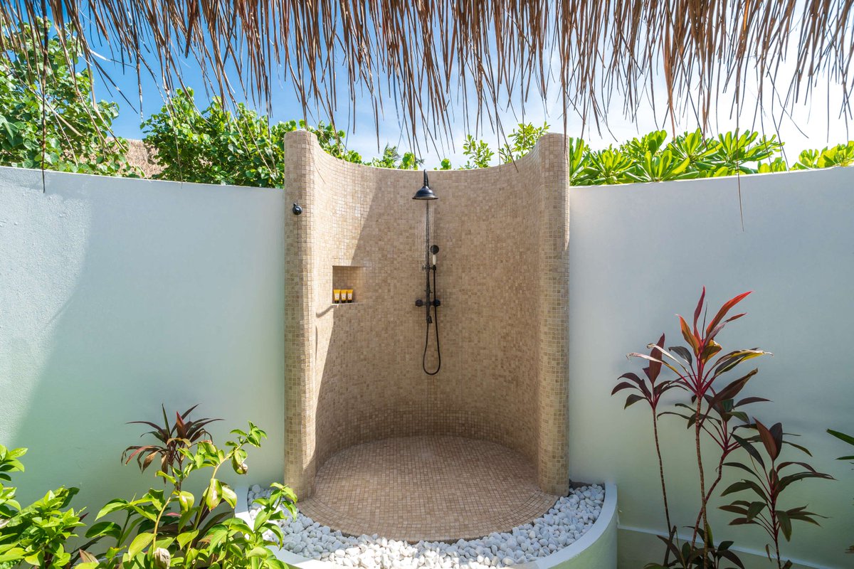 Immerse yourself in the opulence of our Beach Residence bathrooms. Envision unwinding in an outdoor shower, your senses surrounded by the exquisite fragrances of Acqua Di Parma toiletries, following a day of exploring underwater marvels #MilaidhooMoments milaidhoo.com/accommodation/…