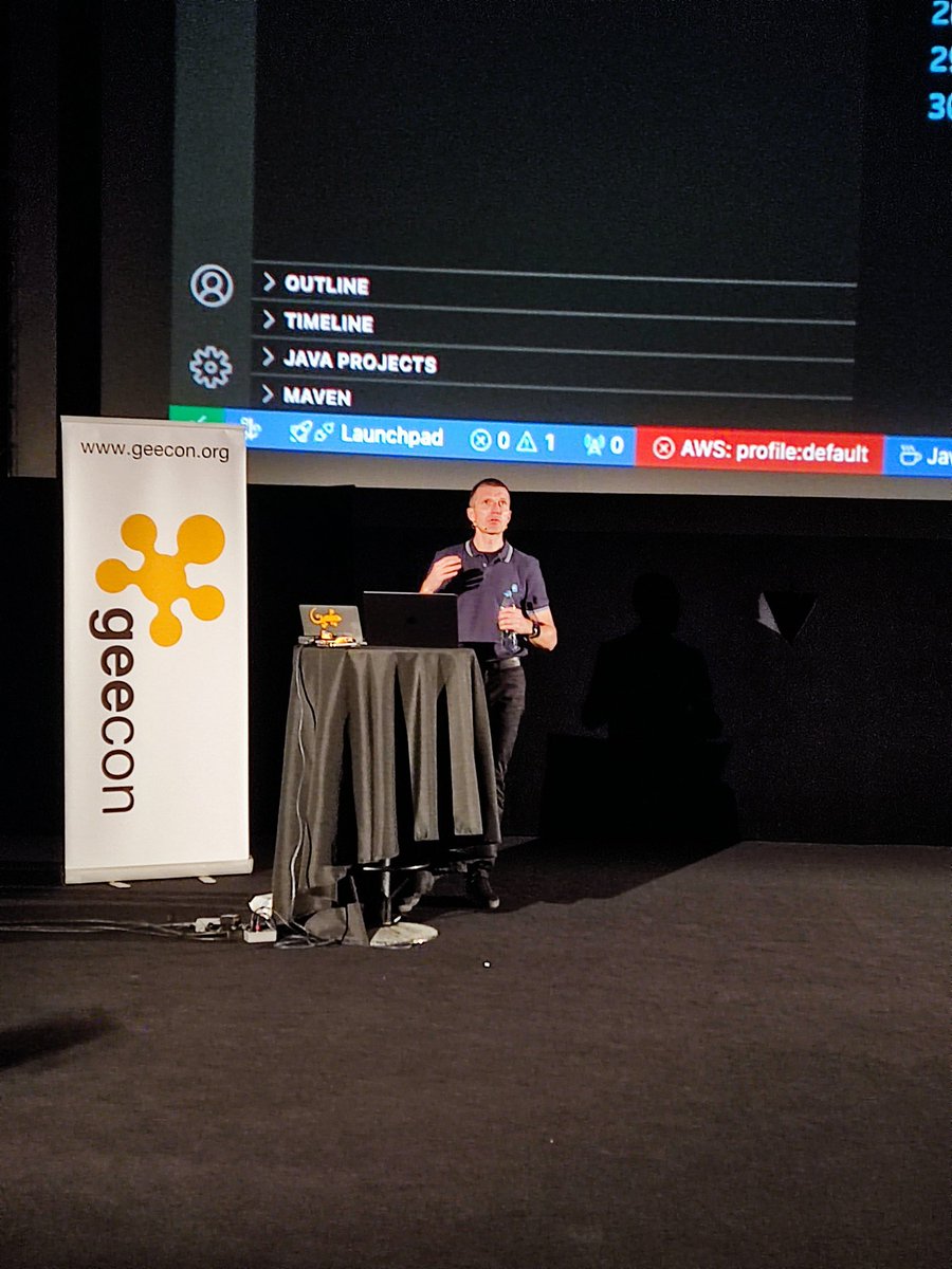 GabrielS_Java's tweet image. Amazing talk from @AdamBien at @GeeCON Krakow