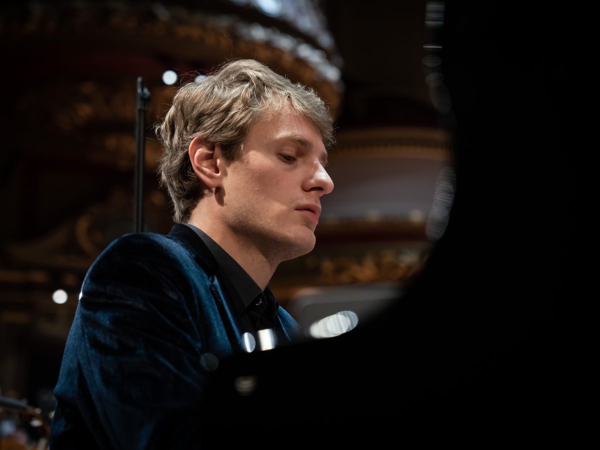 THE KNS CLASSICAL ARTISTS
Sergey Belyavsky

Renowned worldwide for his exceptional expressiveness and unparalleled skill, Belyavsky has enraptured audiences across the globe.

Immerse yourself in the magic of his album "The Wanderer," by KNS Classical: shorturl.at/bizL1