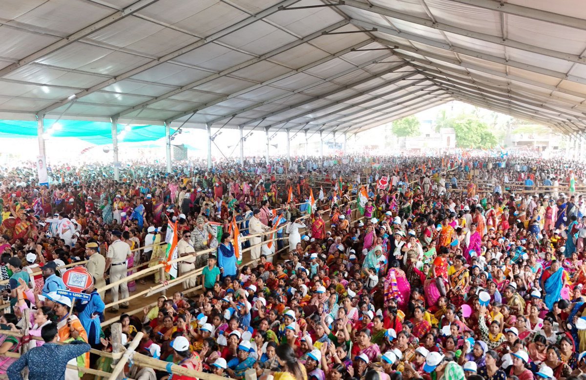 Today, Shri @abhishekaitc held a janasabha in support of our MP candidate from Bishnupur, Smt. Sujata Mondal. The venue was filled to the brim with not an inch of space left. People flooded in to show their support and shower their blessings on us. The victory of Joraphool