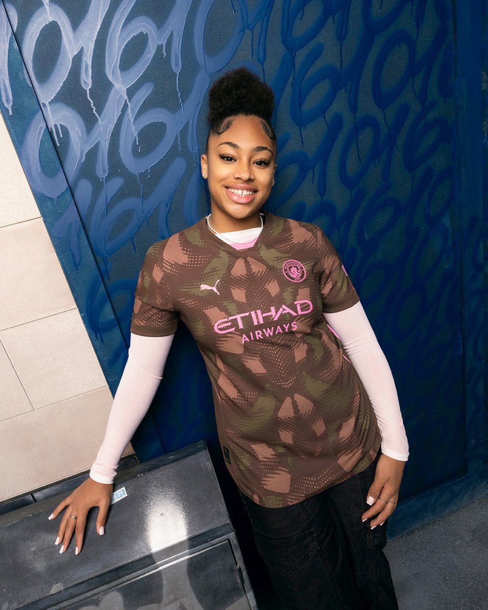 ManCity's tweet photo. 🧤🤩 https://t.co/ydvspfm6yL