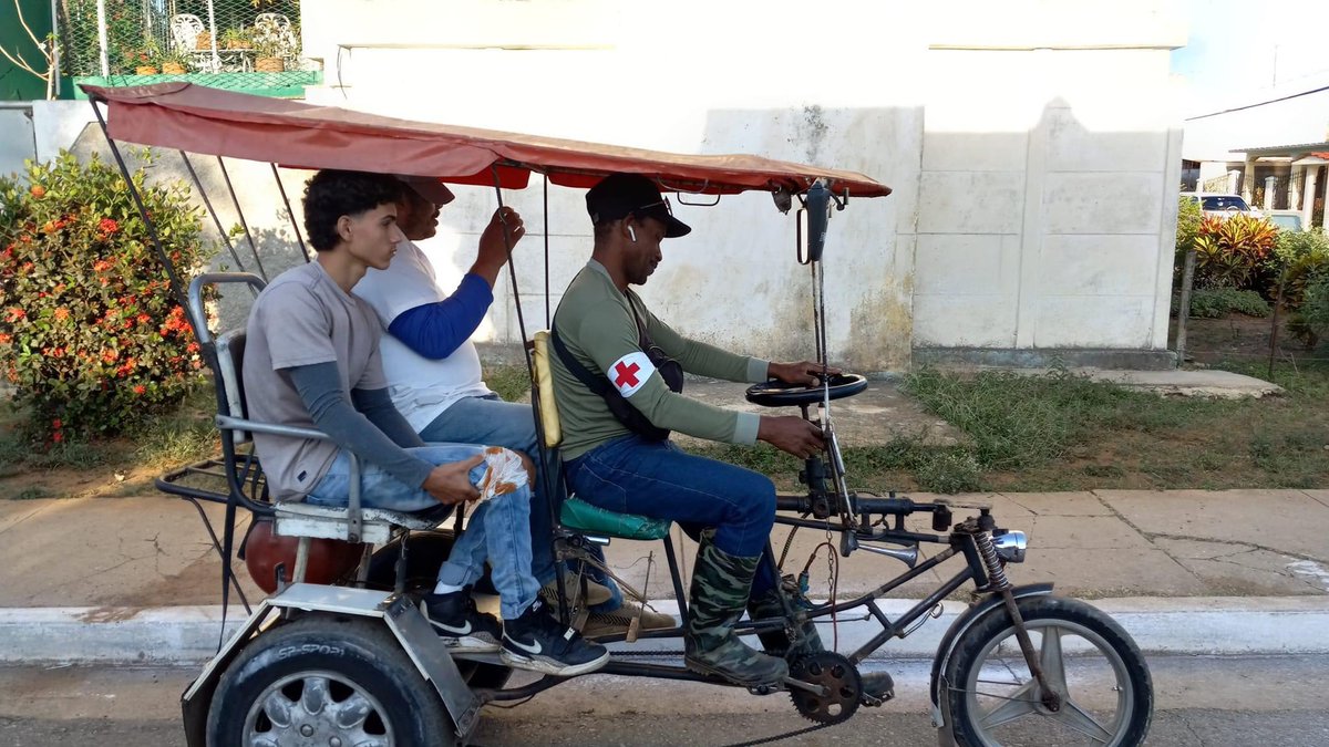 “Ejercicio Defensivo Territorial” en #LosPalacios, #PinarDelRío. ¡Yo me erizo! 🥴
#CubaEstadoFallido
#Cuba #RidiculecesComunistas