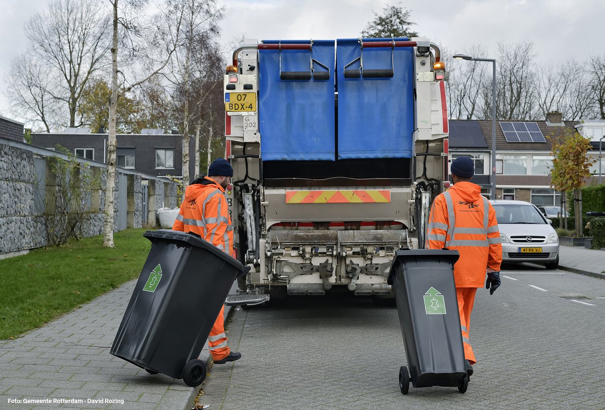 Stadsbeheer010's tweet photo. #TweedePinksterdag legen wij geen #Huiscontainers. We halen uw #Afval een dag later tussen 6.30 en 22.00 uur op. Info: https://t.co/wejwtcRTcr. Ook zijn de #Milieuparken dicht en halen we geen #Grofvuil op. Openingstijden milieuparken: https://t.co/9P3Jb9UGix. https://t.co/zNbPzP73yJ