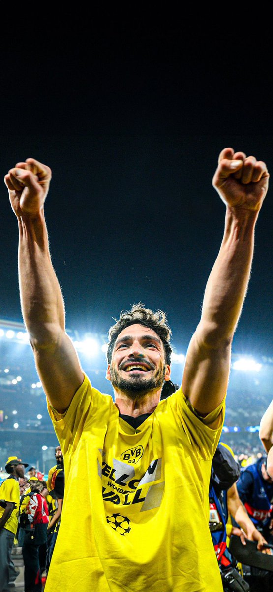 how has hummels not been called up this is genuinely one of the 7 wonders of the world