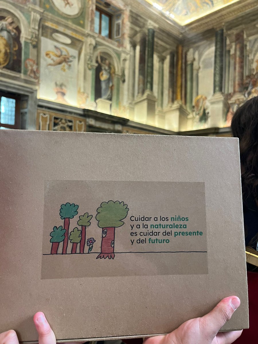 pedronelospina0's tweet photo. Gracias @franciscoactiv2 Ya
@Pontifex_es tiene en sus manos 350 cartas de Líderes Estudiantiles y Gestores Ambientales Rosalía Suárez.
Promovemos la #Ecoesperanza, #Educacionclimatica, botellas de Amor y Cultura del Reciclaje.
Cuidamos La Vida
🐝🌻♻️🌳💚🚴🙅🌎
#ElLiderSosVos https://t.co/s58xXepfTG