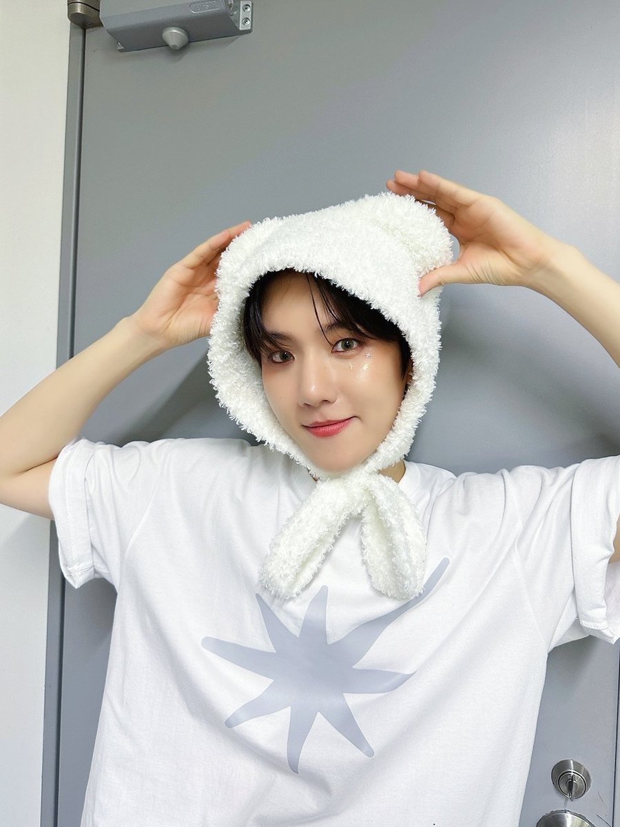 BAEKHYUN_INB100's tweet photo. 仙台に来ましたああ❤️‍🔥‼️
熊になった僕、どうですか？🐻✨️

#백현 #BAEKHYUN #Lonsdaleite #2024BAEKHYUNASIATOUR https://t.co/dtBs0B4byb