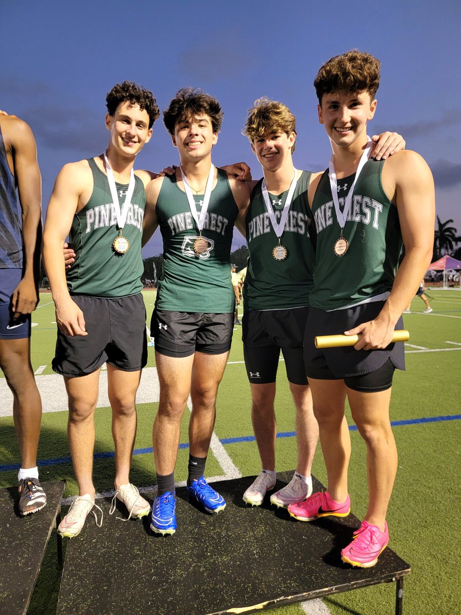 pinecresttrack's tweet image. Boys 4x1 broke a 14 year school record running 42.62 to earn All-American honors and qualify for State.  They run at 6:50pm today and are seeded 10th. Azout-Villari-Reese-Davila #PCXCountry #PCTrack #PCAthletics #PCPanthers
#PCAlumni