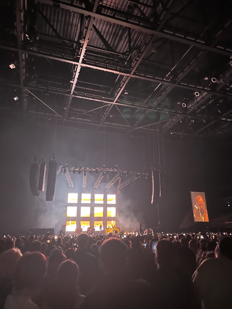 samcrumpy's tweet image. Top venue. Top band @theblackkeys