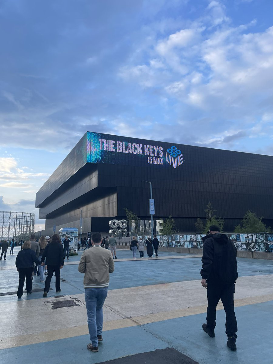 samcrumpy's tweet image. Top venue. Top band @theblackkeys