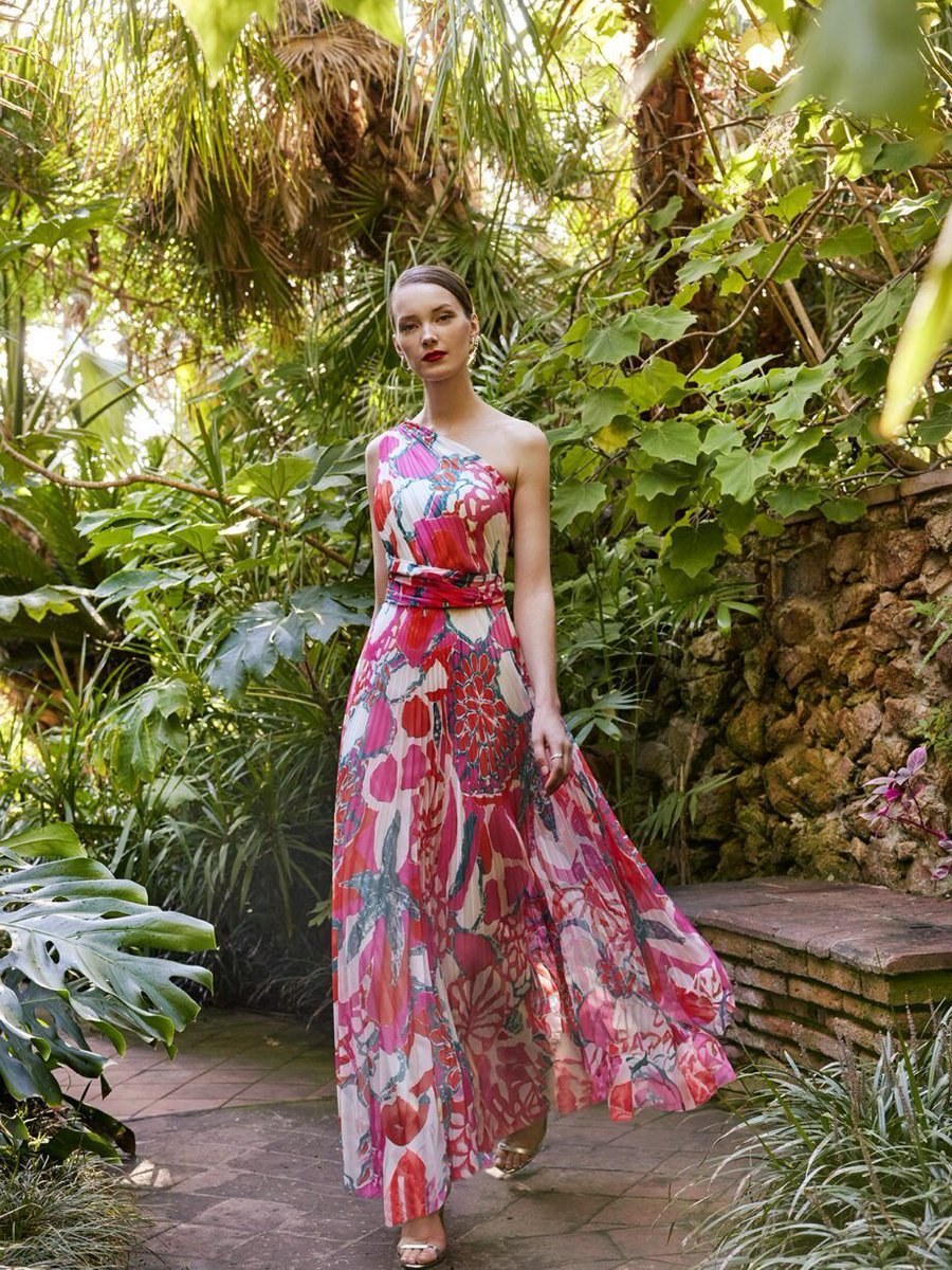 debrachigwell's tweet photo. ONE SHOULDER  DRESSES TO STAY ON TREND 🫣 😜 https://t.co/QjomTOb3Lh