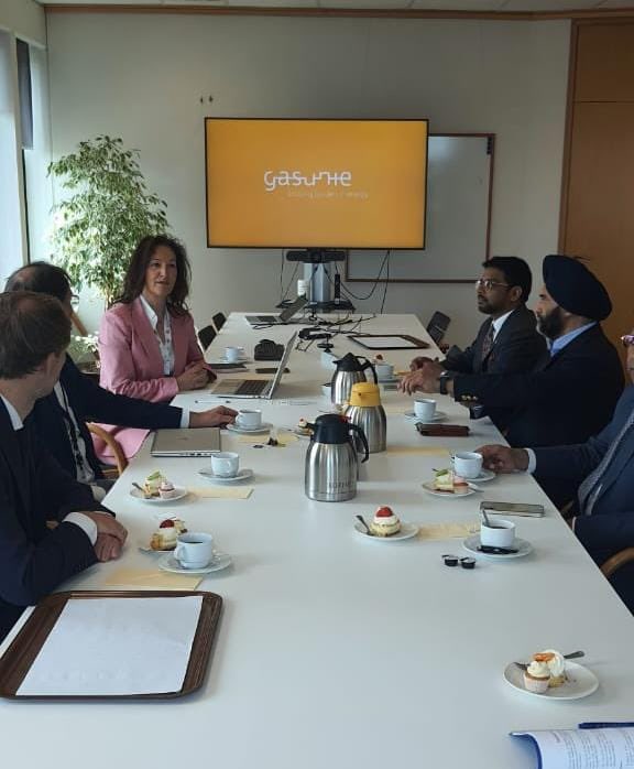 Indian delegation led by Shri Bhupinder S. Bhalla, Secretary, @mnreindia, visited the headquarters of Gasunie in Groningen, Netherlands, to discuss the #Hydrogen transportation network and energy infrastructure. Secretary apprised the Senior executives of Gasunie about the