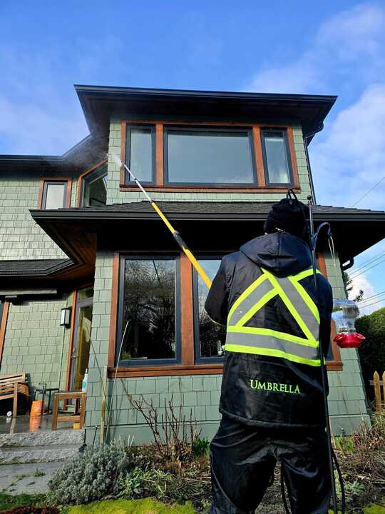 Cleaning you exterior windows isn't just about looks – it's about giving them a longer, brighter life! 💫

✨ Regular cleaning not only boosts their appearance but also helps them last longer.

#windowcleaning #umbrellaservices #vancouver #cleancouver