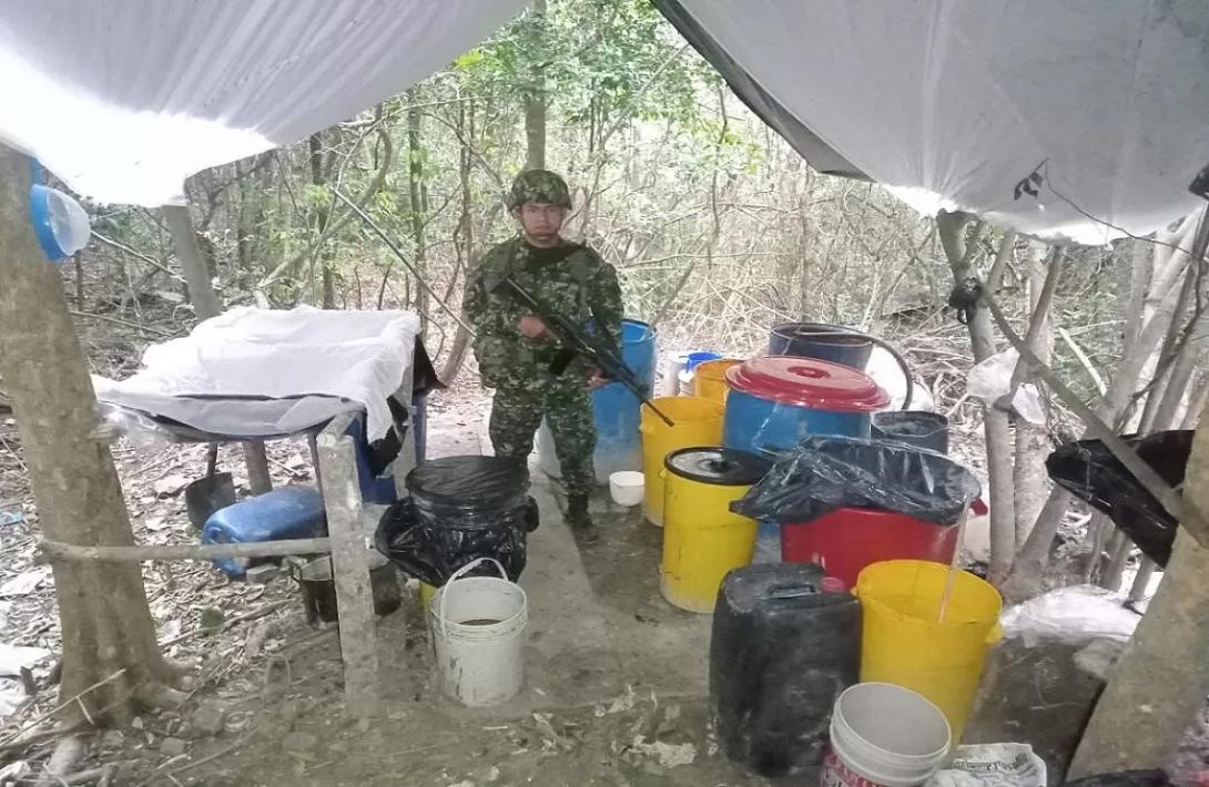 Soldados del @COL_EJERCITO, de manera coordinada con la @PoliciaColombia, ubicaron en Norte de Santander dos laboratorios para la producción de clorhidrato de cocaína, avaluados en más de 3.000 millones de pesos. #ContundenciaOperacional