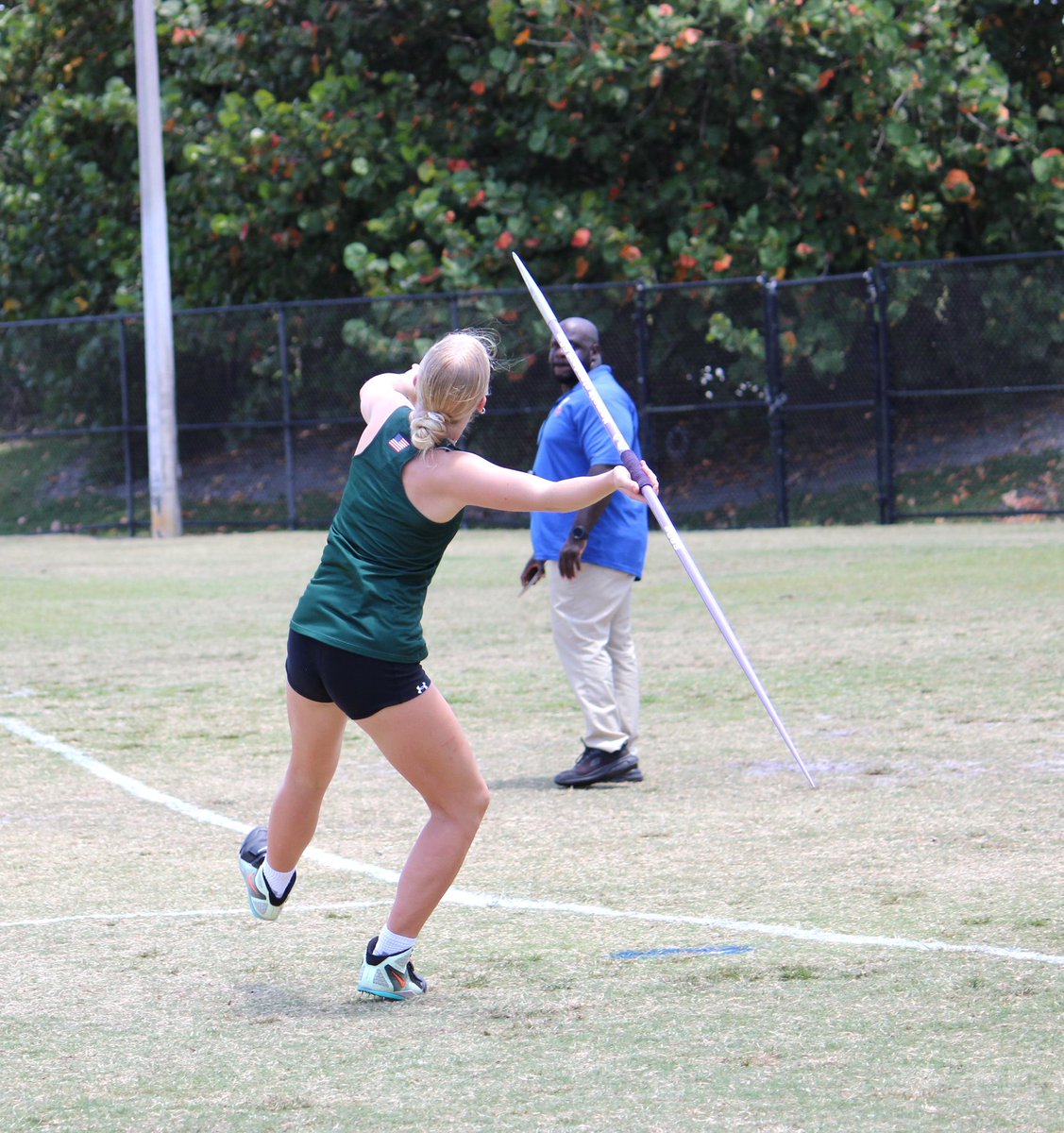 pinecresttrack's tweet image. Rowan Sundevall, #2 seed, Elizabeth Sauby, #5,  &amp;amp; Jordana Friedman, #11, qualified for State in the javelin. Rowan also qualified in the Discus, #12 seed.  They throw today at 1pm &amp;amp; 2:30pm for discus. #PCXCountry #PCTrack #PCAthletics #PCPanthers
#PCAlumni