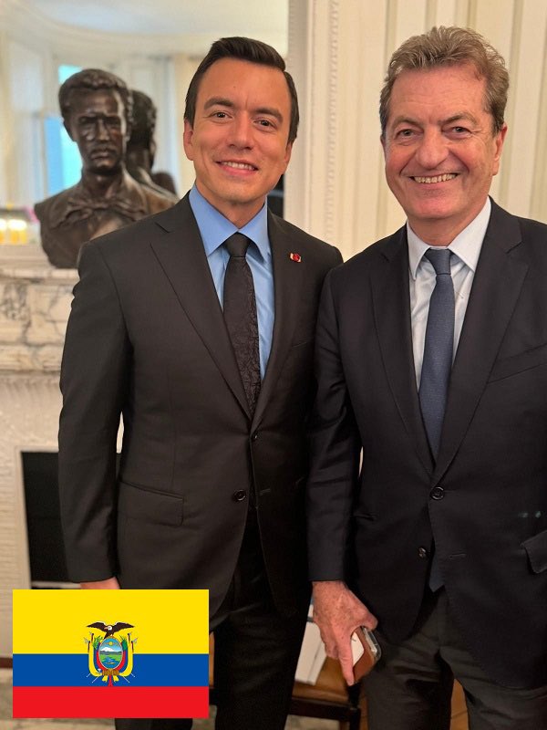 Cuanto interesante ha sido para @latfran_asso 🇫🇷🌎, poder compartir con el Presidente de #Ecuador 🇪🇨, @DanielNoboaOk 🇪🇨 en #Francia 🇫🇷: seguridad, empleo, diplomacia azul y protección medioambiental, tantos temas para #UnmejorEcuador 🇪🇨🌎. @Presidencia_Ec @EmbajadaEcuFRA 🇪🇨