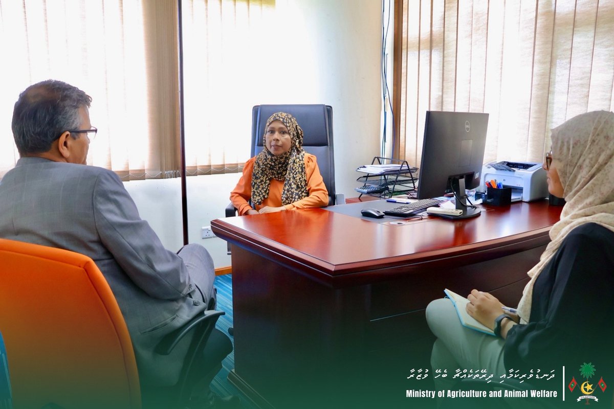 MAAWmv's tweet photo. Minister @AishaRamy convened with @FAO Representative for SriLanka and Maldives Mr. Vimlendra Sharan today to discuss collaborative efforts in implementing the Ministry’s mandate. https://t.co/BZNzexq6Xi