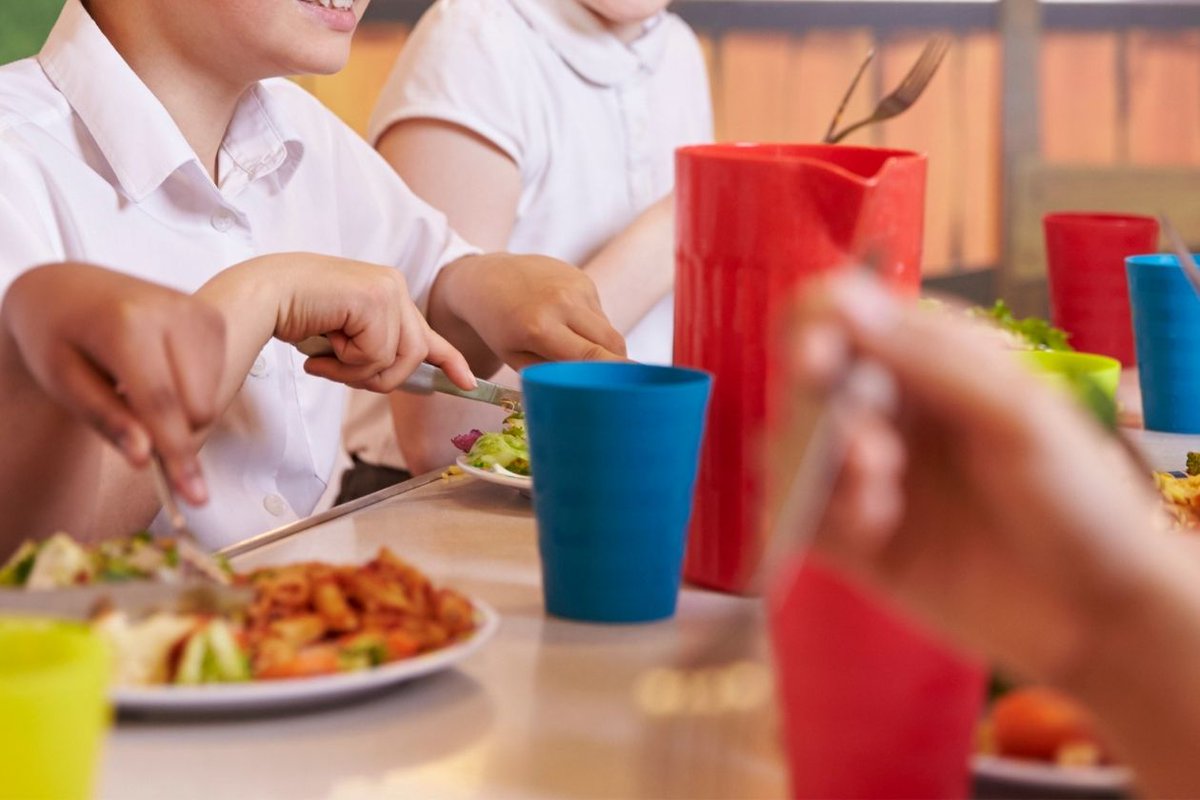 🍽️ Els ajuts de menjador escolar es poden sol·licitar fins demà divendres. 💻 La petició s’ha de fer de manera telemàtica a través de la Seu Electrònica de l’Ajuntament. ➡️ ow.ly/kqEt50RFpCh #rubicity
