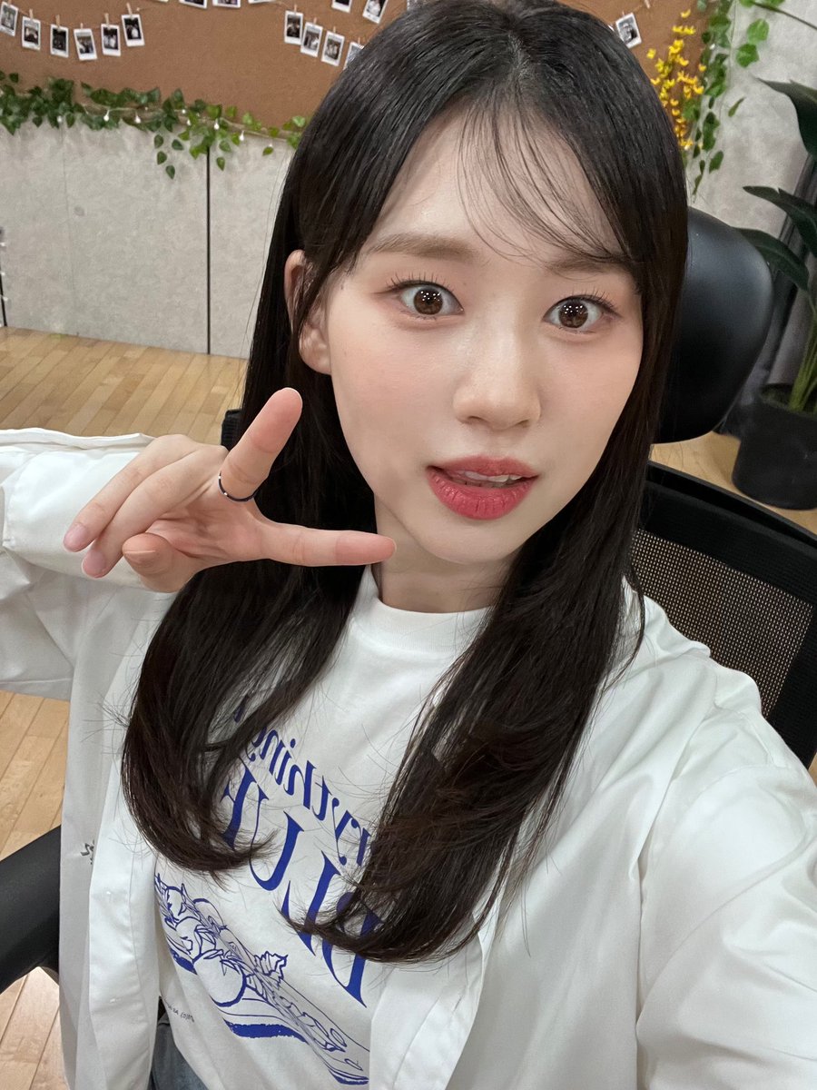 키링 나 오늘 깻잎머리 셀카 진짜로 100장 찍었거든??! 열심히 올려볼게!!😆

#엘리