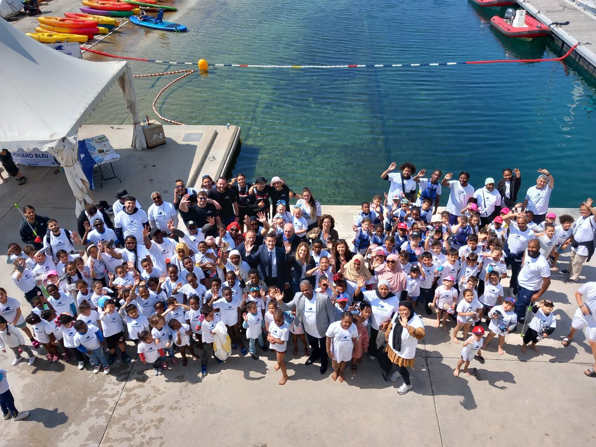 #ÉgalitésDesChances | Baptiste ROLLAND, Préfet délégué à l'égalité des chances, s'est rendu le 15 mai à la journée de protection et de préservation du littoral organisée par l'Association Le Grand Bleu à la base nautique de Corbières. Bravo aux nombreux jeunes bénévoles (+ de