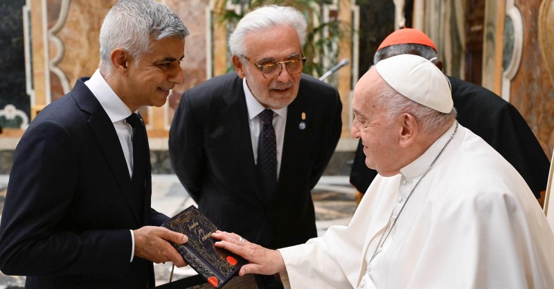 .@MayorofLondon has had the immense privilege of a private audience with @Pontifex at the Vatican reflecting on how different faiths collaborating can be a catalyst for action and unity