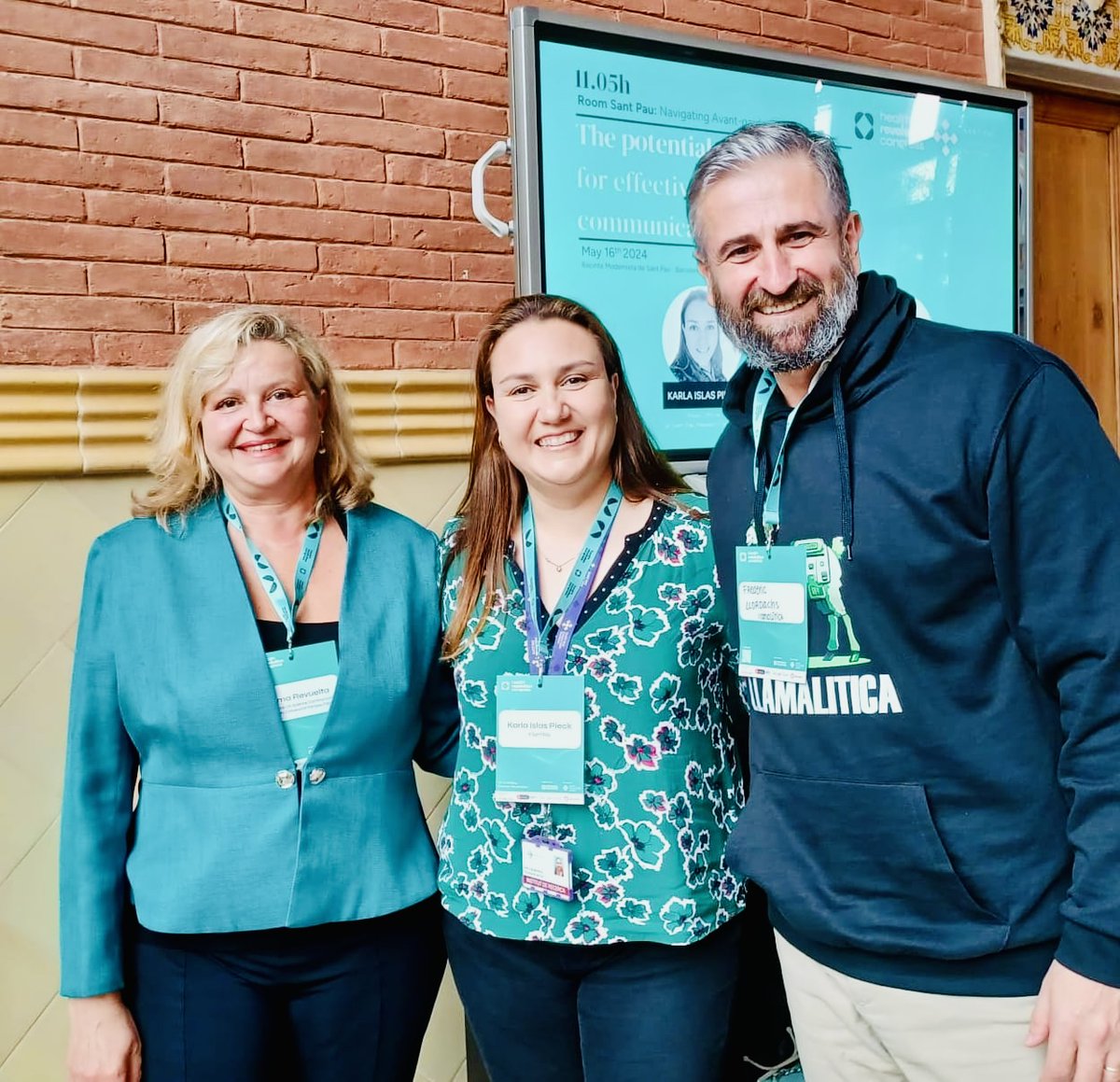 🧵1/3 🌟En el marco del Health Revolution Congress, organizado por el <a href="/HospitalSantPau/">Sant Pau - Campus Salut Barcelona</a> de Barcelona, la directora del <a href="/ccupf/">CCS-UPF</a> , Gema Revuelta, participó hoy en la mesa: "The potential of #AI for effective communication in #healthcare", junto a .<a href="/pastanaga/">Karla Islas</a> y  <a href="/fllordachs/">Frederic Llordachs-Marqués</a>.
