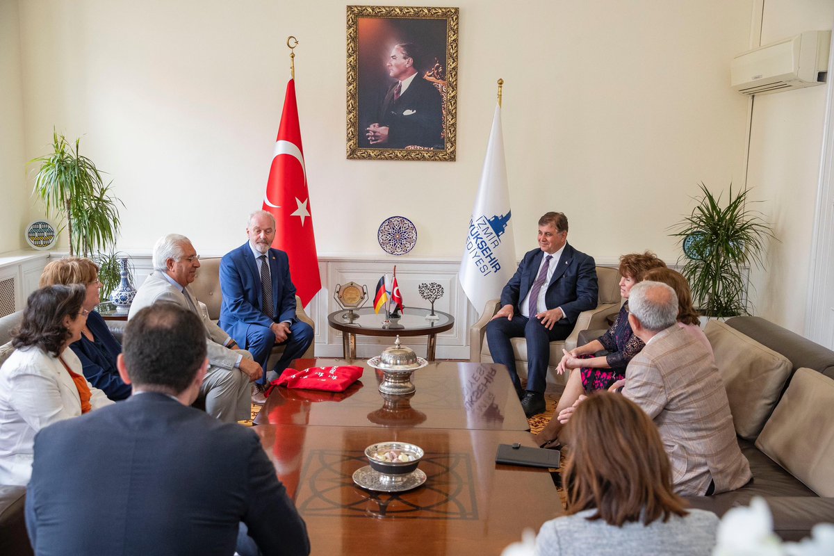 Bremen’in Osterholz bölgesinin belediye başkanı Ulrich Schlüter ile beraberindeki heyeti ağırladık. Bremen ile İzmir arasında hâlihazırda var olan tüm çalışmalara, üzerlerine yeni projeler ilave ederek devam edeceğiz.