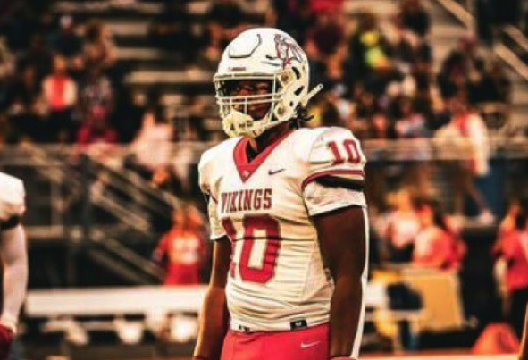 Homewood Flossmoor @HFVikingFTBL 2025 3 star ranked DE @cambrooks2025 Cameron Brooks added two Big Ten offers this week. Brooks has also set three official visits and breaks down his latest recruiting news here edgytim.rivals.com/news/de-brooks… @GregSmithRivals