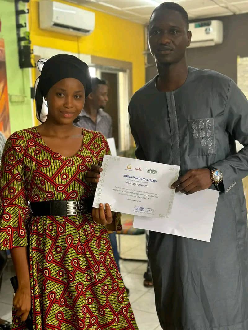 Les membres des bureaux du conseil régional des Jeunes de #Conakry ont participé aux sessions de formation de L'atelier Solidaire qui vise à renforcer les jeunes acteurs de la société civile et porteurs de projets communautaires dans les compétences nécessaires
📷📸👇🏽