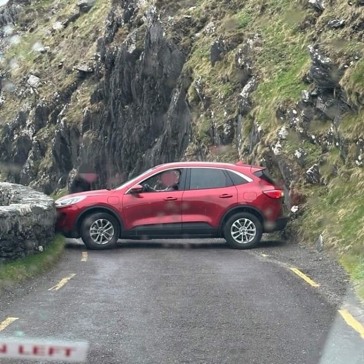 Lesson number one, never try to turn around on the Conor Pass ⁠
⁠
📷 Crystal Travel Tours