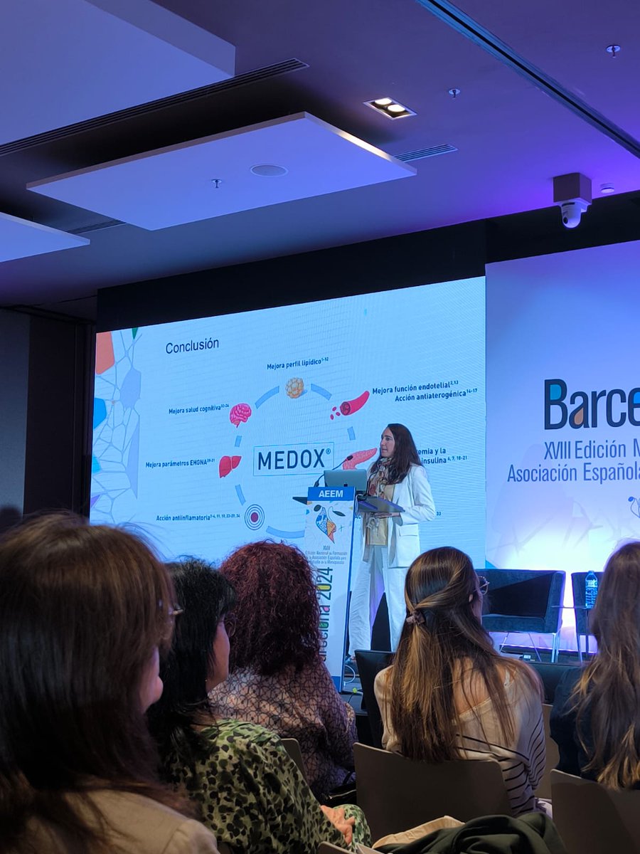 AtikaPharma's tweet photo. 👩‍⚕️ Magistral conferencia de la #DraAlexandraHenríquez en el Congreso @_AEEM donde presentó los más de 30 estudios clínicos realizados con #Medox donde destaca su potente acción antioxidante y su capacidad para mejorar los niveles de colesterol y reducir la resistencia a insulina https://t.co/2JsZjUCFrf