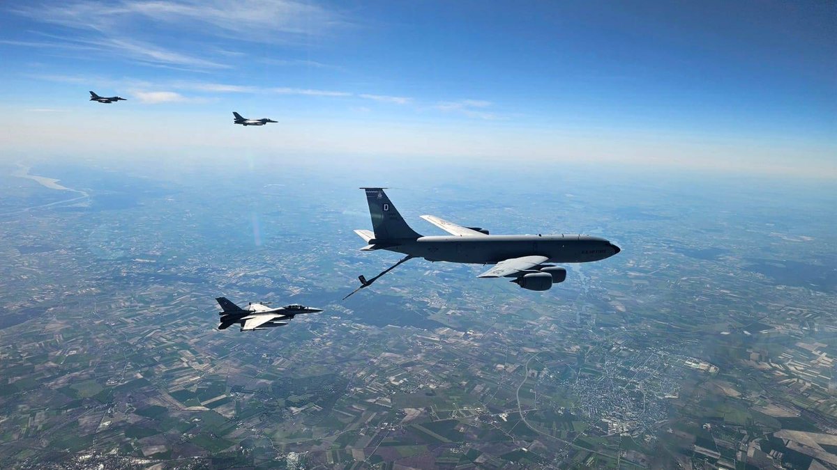A #KC135 Stratotanker from @RAFMildenhall refuels Polish #F16 fighters over the Baltics during Astral Knight 2024. Interoperability is an essential element of agility that allows U.S. & Allied forces the ability to adapt to dynamic security environments. #AstralKnight #LSGE24