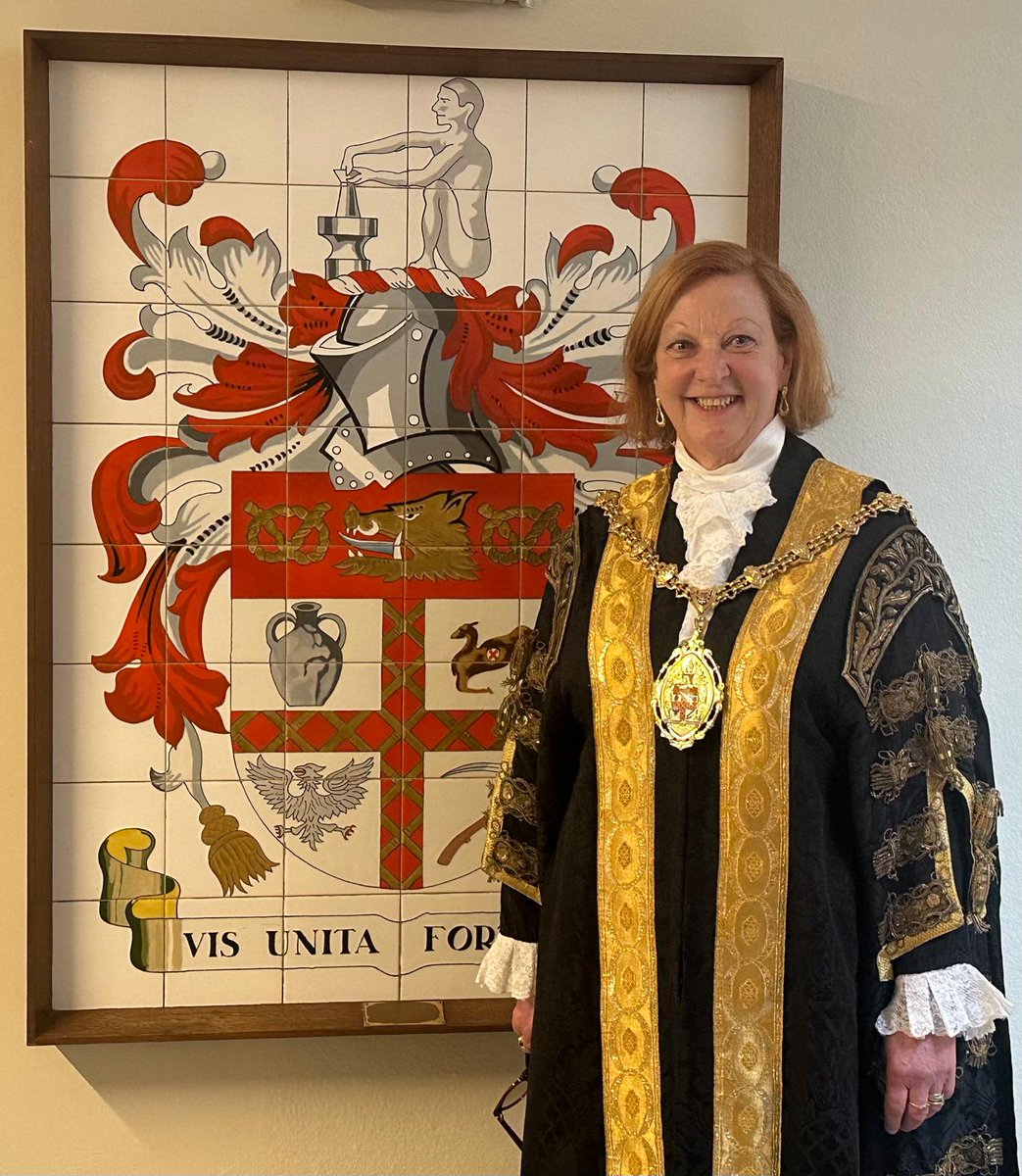 The 98th Lord Mayor of Stoke-on-Trent has officially been appointed.

Cllr Lyn Sharpe was selected as the city’s Lord Mayor during Stoke-on-Trent City Council’s annual council.

A true community champion, volunteering at the Foodbank & supporting Fenton Town Hall & more.