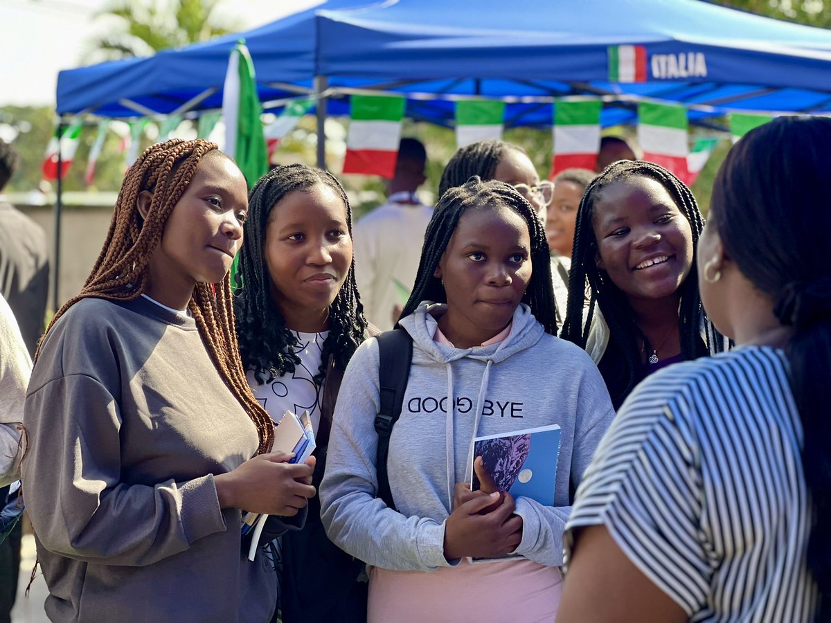 Under the theme 'Youth Without Borders, Study in Europe,' 🇮🇪 & 🇪🇺 member states participated in the academic fair aimed to promote scholarship and exchange opportunities in Europe. Numerous students expressed interest in studying in 🇮🇪 through our Fellowship programme.