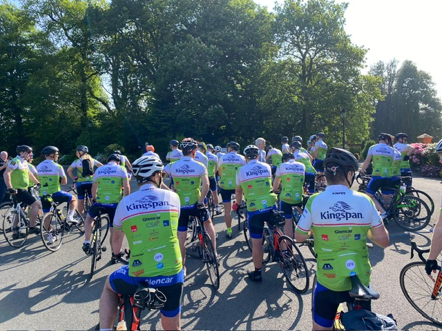 Gallagher_Team's tweet image. Pedals to the Metal! Our cyclists kick off the 210-mile On Yer Bike Challenge. We're co-sponsoring to raise £200,000 for The Lighthouse Charity. Join us in supporting this cause: bit.ly/GallagherOYB

#CycleChallenge #LighthouseClub #GallagherGroup 🚴