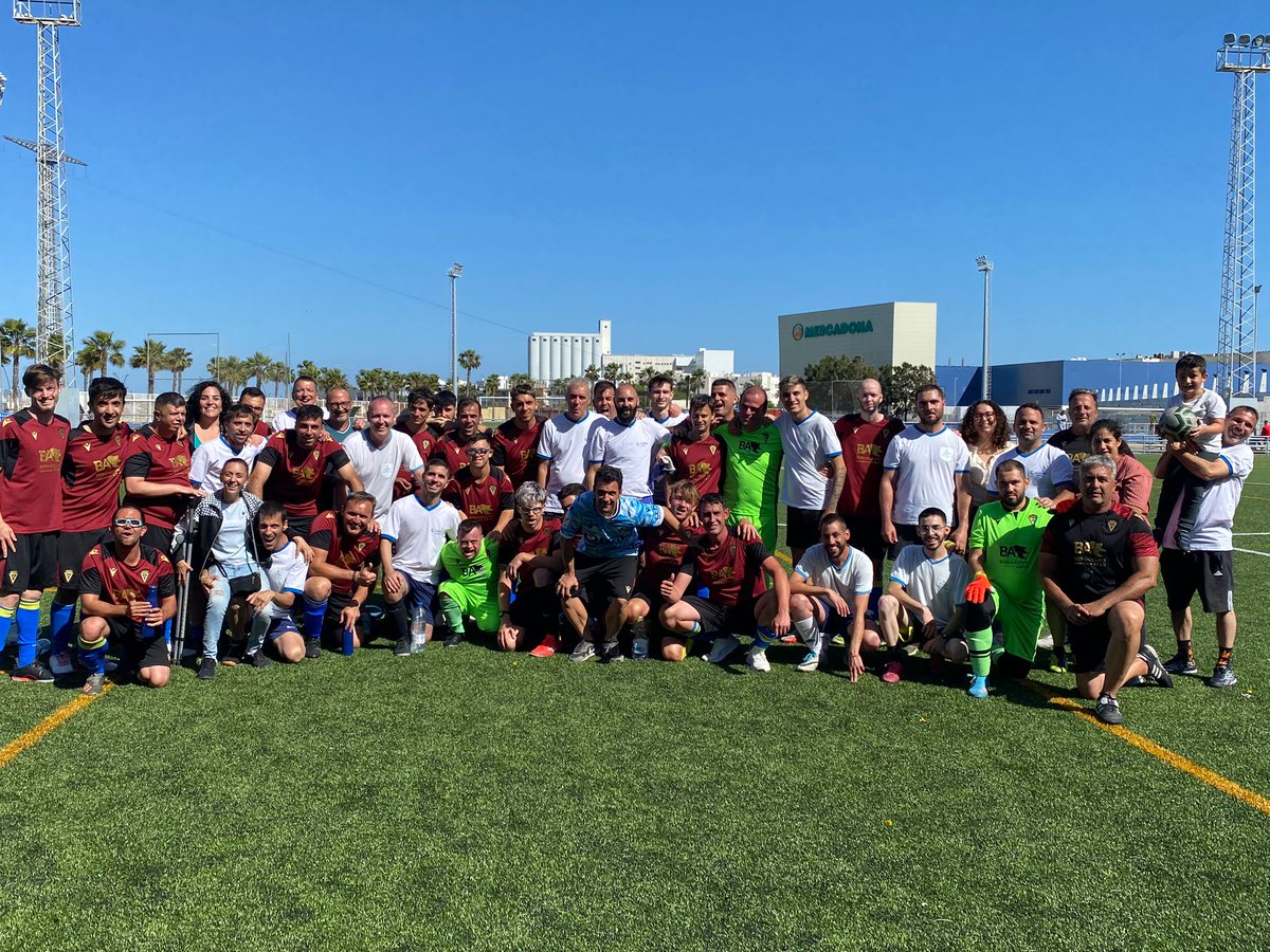 😍 ¡En la tarde de ayer nuestro #CádizCFGenuine disfrutó de un entrenamiento y convivencia deportiva con @ILUNION! #Muchoporjugar