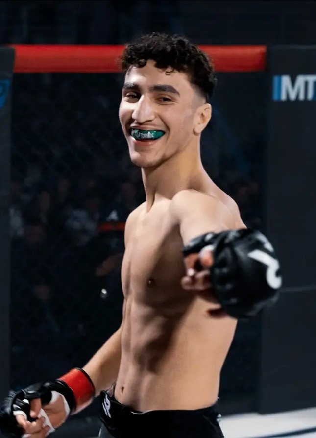 CHEVALIER CHÉRIFIEN 

#NessimAkhdim 🇲🇦 🇧🇪 💪, Vice-Champion du Monde amateurs en #MMA, a le fight dans le sang. 
Le jeune Chérifien combat pour la ceinture Flyweight de l'#AEF dans l'enceinte mythique du Roazhon Park ⚽ de #Rennes ce #17Mai. 
Force au #Maroc de toujours 👊
#AEF6