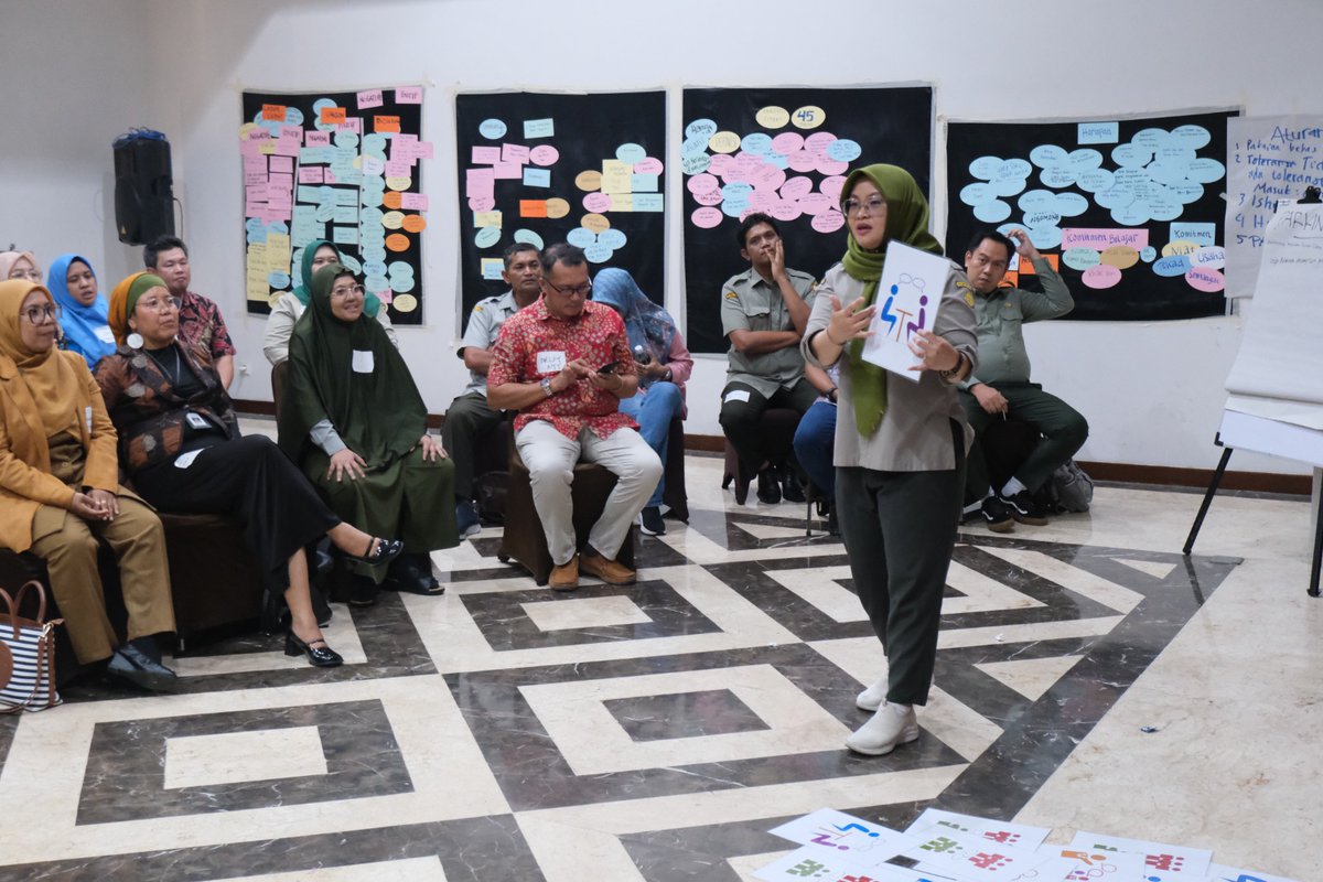 30+ animal health officers frm 5 prov🇮🇩hv completed 3-day ToT on FMD-LSD risk comms, hosted by @ditjen_pkh @FAOIndonesia & JALIN Participants will next train field officers in their region to ⬆️ awareness on vaccination💉🐂, biosecurity 🧹🐄 & disease reporting @dfat @DAFFgov