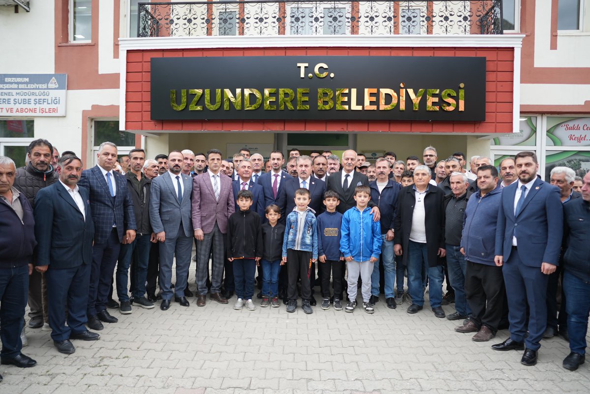 Genel Başkanımız Sayın Mustafa Destici, yerel seçimlerde belediye yönetimini Büyük Birlik Partisi’ne emanet eden Erzurum Uzundere'de, Belediye Başkanımız Halis Özsoy’u makamında ziyaret etti.