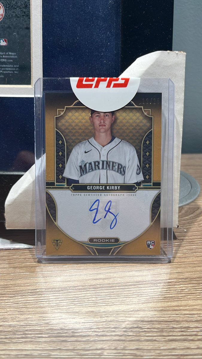 TheCardKingz's tweet photo. 2022 Topps Triple Threads Gold /25 George Kirby Rookie Auto RC $40 BMWT https://t.co/XmiZj0Bvs1